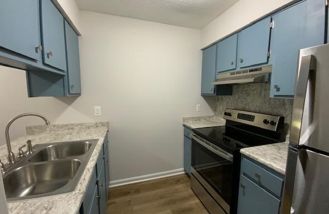 2 beds, 1 bath, $1,100