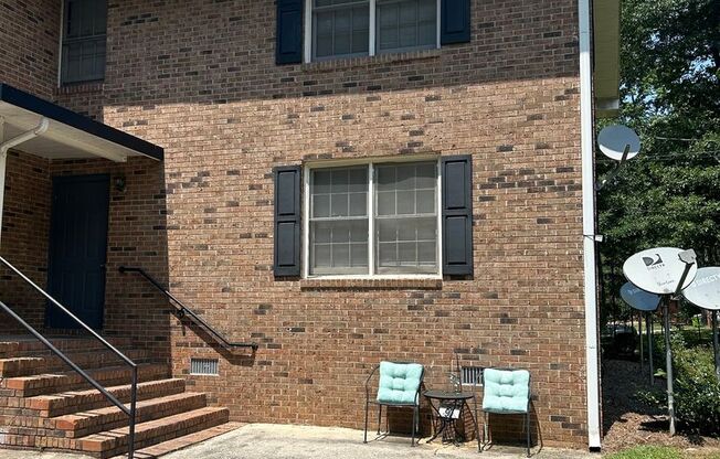 90 Meadowbrook Ct Unit C - Available Now!  This 1 BDRM, 1 BA is in a Quadplex Building.  Fayette County Schools!