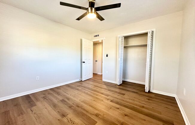 2 beds, 1 bath, 920 sqft, $1,899, Unit 24