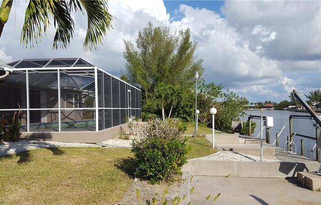 Gulf access Pet Friendly Pool home in SW Cape Coral with Boat lift!