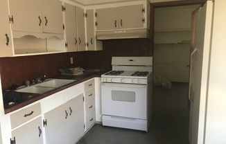 3 beds, 1 bath, $750