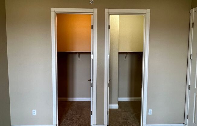 Lake Las Vegas Beauty!!! $2400 Great Views! 3 Bed/3Bath