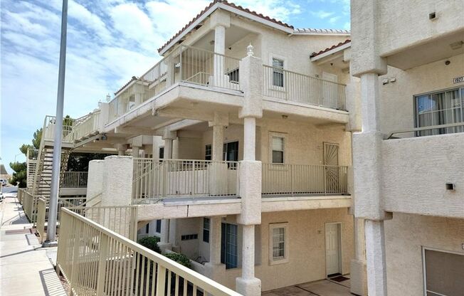 VIEW VIEW VIEW!!! FANTASTIC GREEN VALLEY 3RD FLOOR UNIT!!