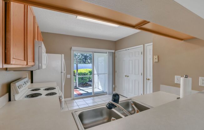 2 beds, 2.5 baths, $1,700, Unit Unit 1804