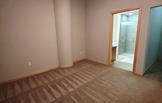 1 bed, 1.5 baths, 1,043 sqft, $2,000, Unit 102