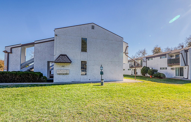 Elk Mountain Apartments