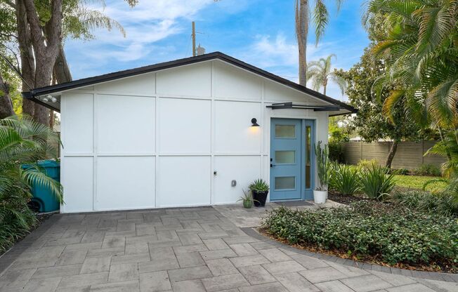 Garden Apartment in Vibrant South of Downtown district.