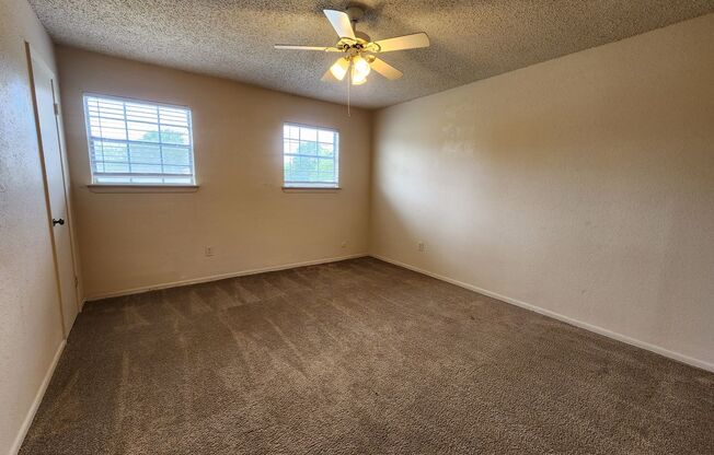 2 beds, 1.5 baths, 1,041 sqft, $1,125, Unit 416 N 10th - RTR *Move-In Special: $300 Off 1st Month's Rent!*(appx1+Deposit)