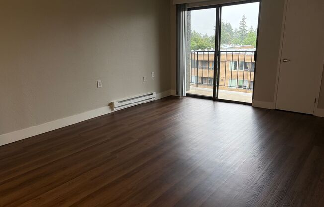 1 bed, 1 bath, 636 sqft, $1,595, Unit 429