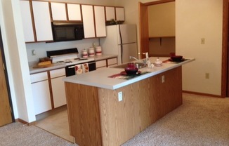 1 bed, 1 bath, 756 sqft, $925, Unit 1707-211