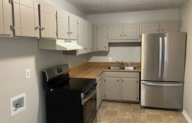 2 beds, 1 bath, 715 sqft, $1,325, Unit 3428 W Hamilton Ave