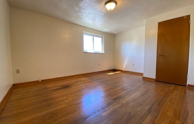 Outstanding Two Bedroom in Cheswick! Central A/C, Off-Street Parking & More!! Call Today!