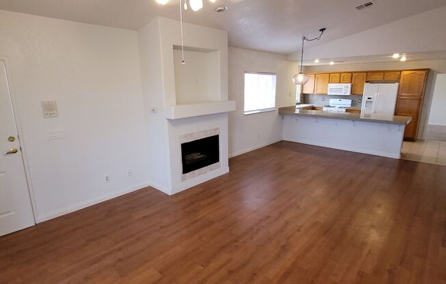 Beautiful Condo in Gated Community with Pool & Spa!