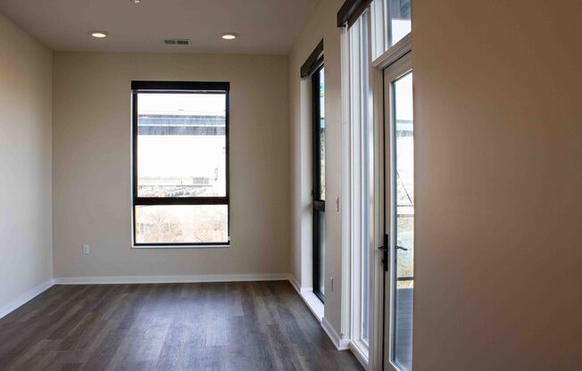 2 beds, 1 bath, 983 sqft, $3,000, Unit 213