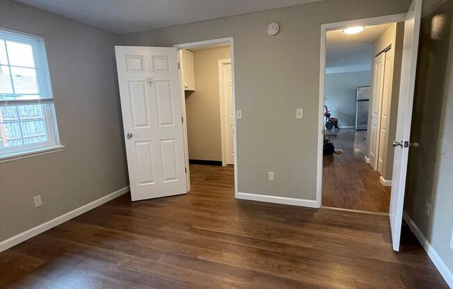 2 beds, 1 bath, 945 sqft, $1,575, Unit 054