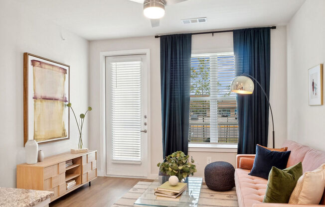 1 bed, 1 bath, 698 sqft, $1,505
