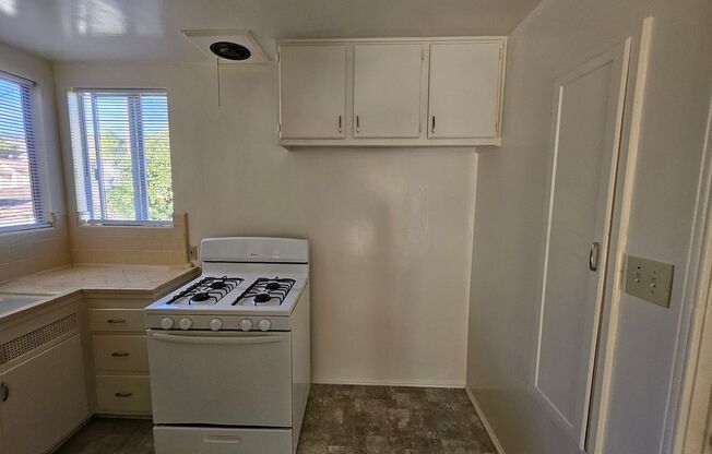 2 beds, 1 bath, $2,195, Unit 329