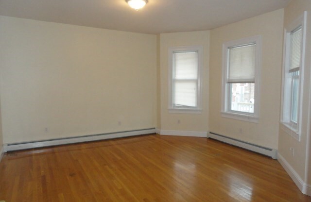3 beds, 1 bath, 1,400 sqft, $2,800, Unit 1