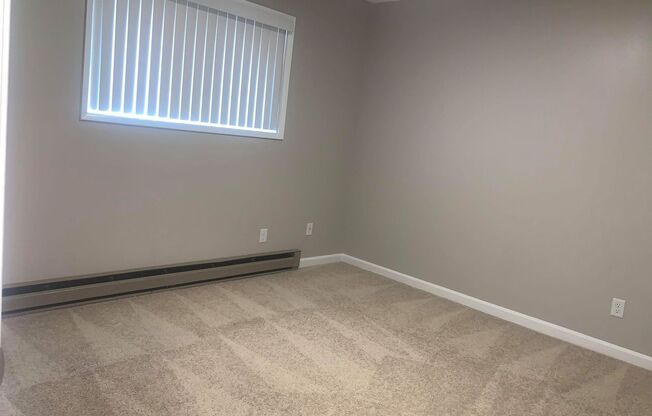2 beds, 1 bath, 760 sqft, $1,300, Unit 05