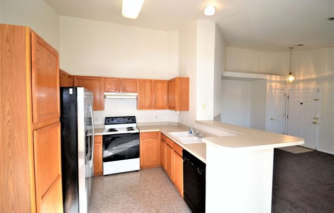 Cute & Cozy Apartment with One Car Garage in Strawberry Field