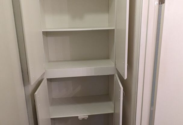 1 bed, 1 bath, 700 sqft, $1,295, Unit #28