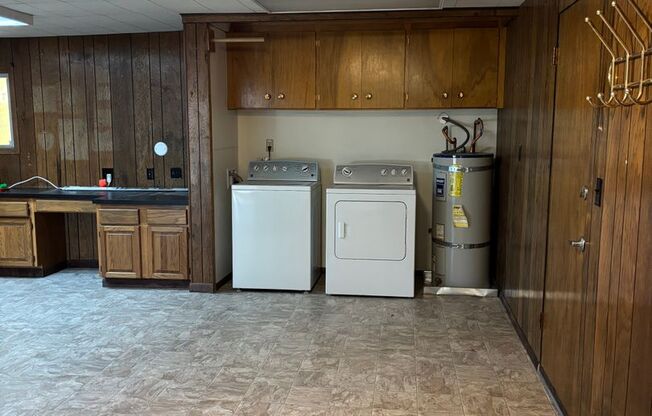 Sprawling Ranch off Mill Plain Blvd- 3 bedrooms