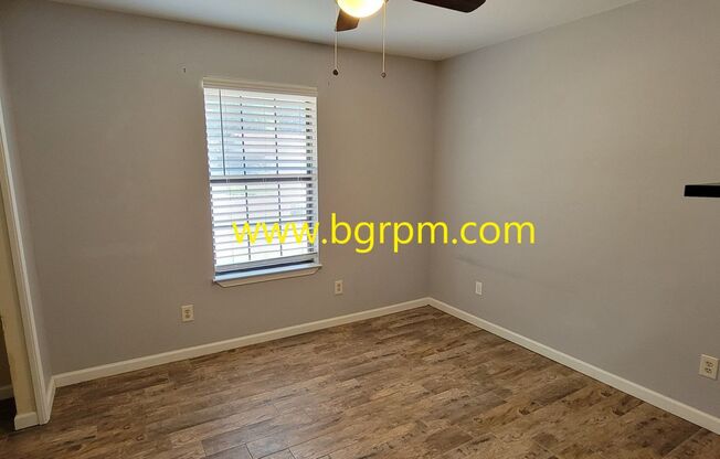 3 beds, 2 baths, $1,400