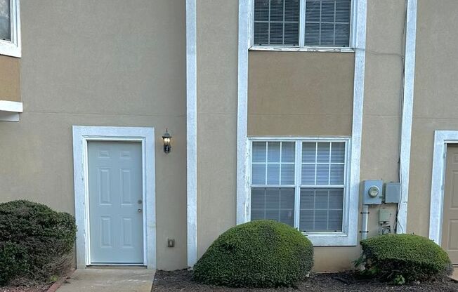 Spacious Townhouse with Convenient Location