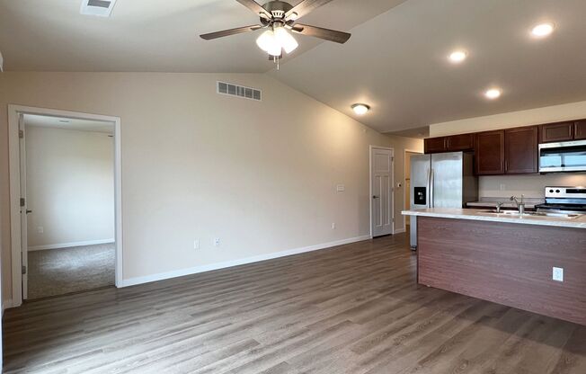 2 beds, 2 baths, 1,103 sqft, $1,690, Unit SH 1100-102