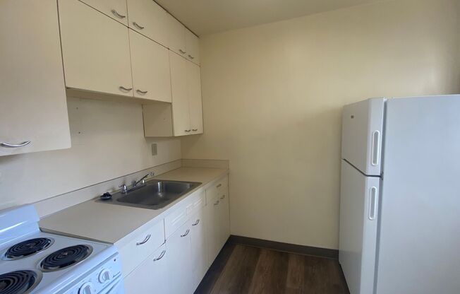 2 beds, 1 bath, 689 sqft, $1,325, Unit 102B