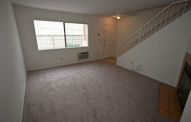 2 beds, 1.5 baths, $2,300, Unit 08