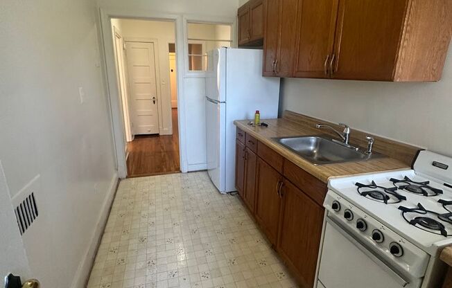 2 beds, 1 bath, 822 sqft, $1,895, Unit 410 #21