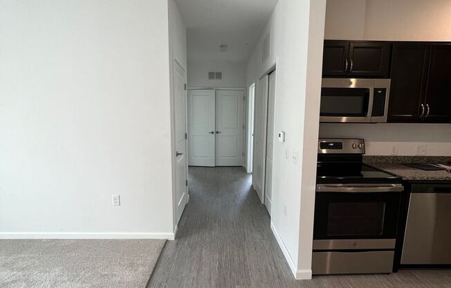 2 beds, 1 bath, 936 sqft, $1,299, Unit 411