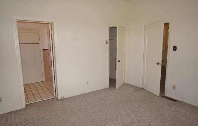 2 beds, 1 bath, $2,995