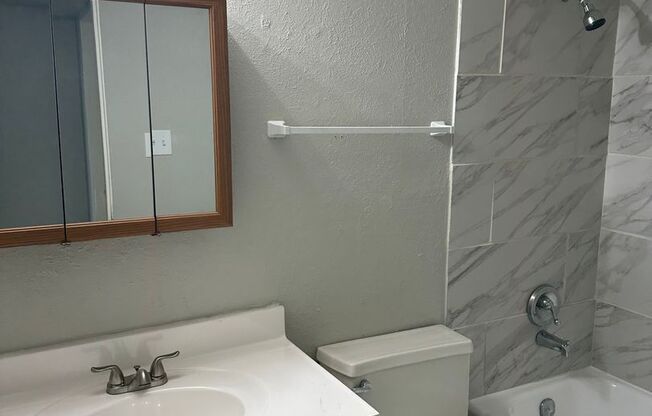 1 bed, 1 bath, $895, Unit 18