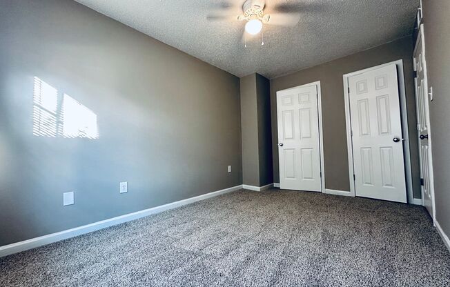 3 beds, 1.5 baths, 1,002 sqft, $1,395, Unit H-151