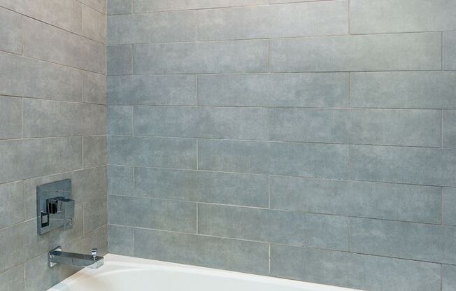 1 bed, 1 bath, 825 sqft, $1,718, Unit GL-10