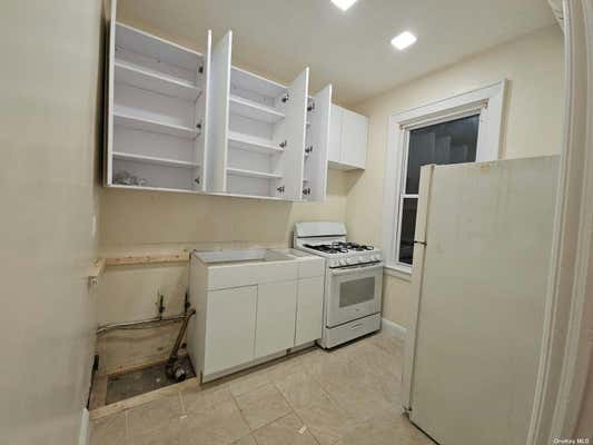 1 bed, 1 bath, $2,300, Unit 2F