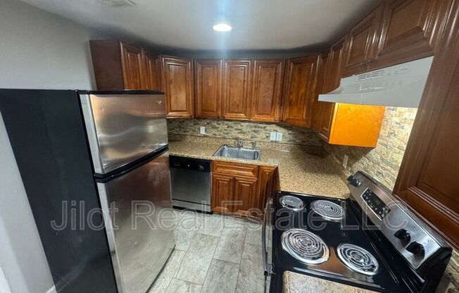 1370 CLERMONT AVE
