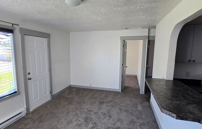 2 beds, 1 bath, $1,195