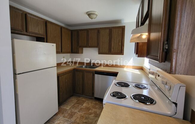 1 BD | 1 BA with Private Back Porch - SE PDX