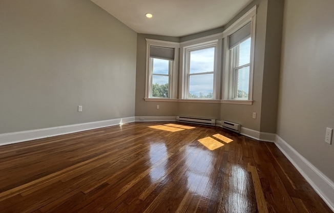 2 beds, 1 bath, $4,095, Unit 19