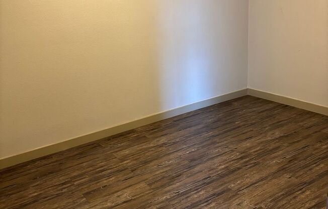 3 beds, 2 baths, $1,250, Unit D209