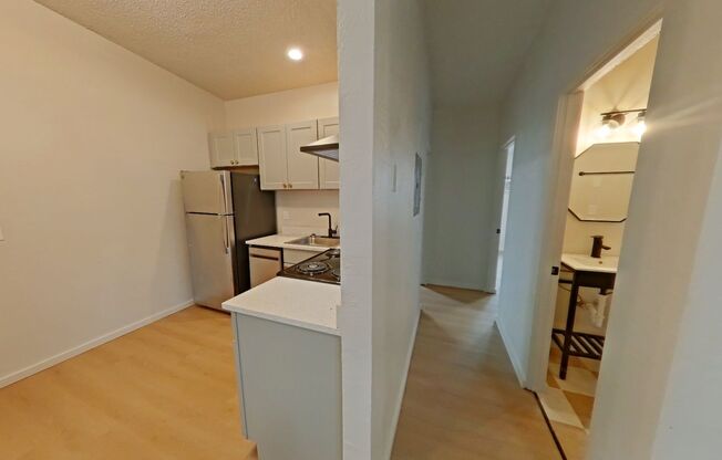 2 beds, 1 bath, 647 sqft, $1,660, Unit 21B