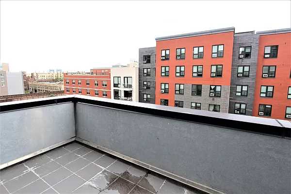 2 beds, 1 bath, $3,500, Unit 7A