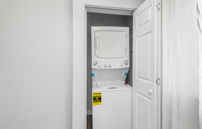 1 bed, 1 bath, 700 sqft, $950, Unit 2B
