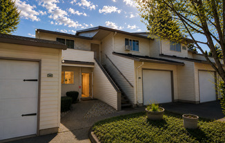 Evergreen East Condo Unit for Lease w/ Garage - 510 SE 157th Ave Unit 35