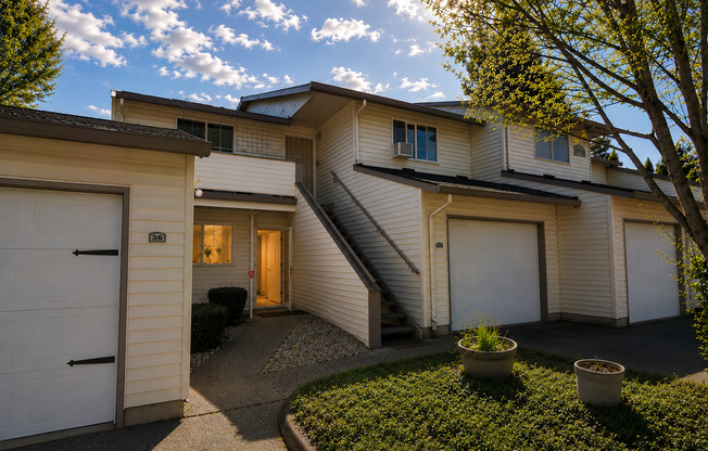 Evergreen East Condo Unit for Lease w/ Garage - 510 SE 157th Ave Unit 35