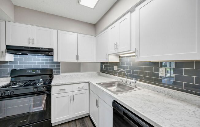 2 beds, 1.5 baths, 850 sqft, $1,095, Unit E15