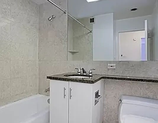 2 beds, 1 bath, $5,350, Unit 7C